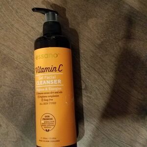 essano Vitamin C Gel Facial Cleanser sealed